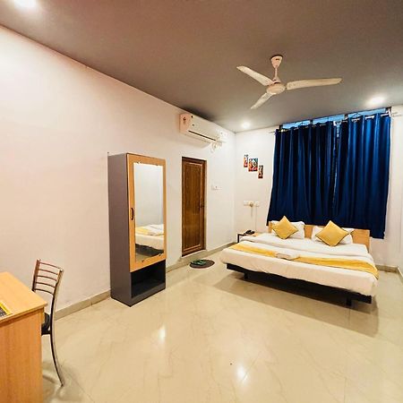 Hotel Aditya Palace Γουβαχάτι Εξωτερικό φωτογραφία