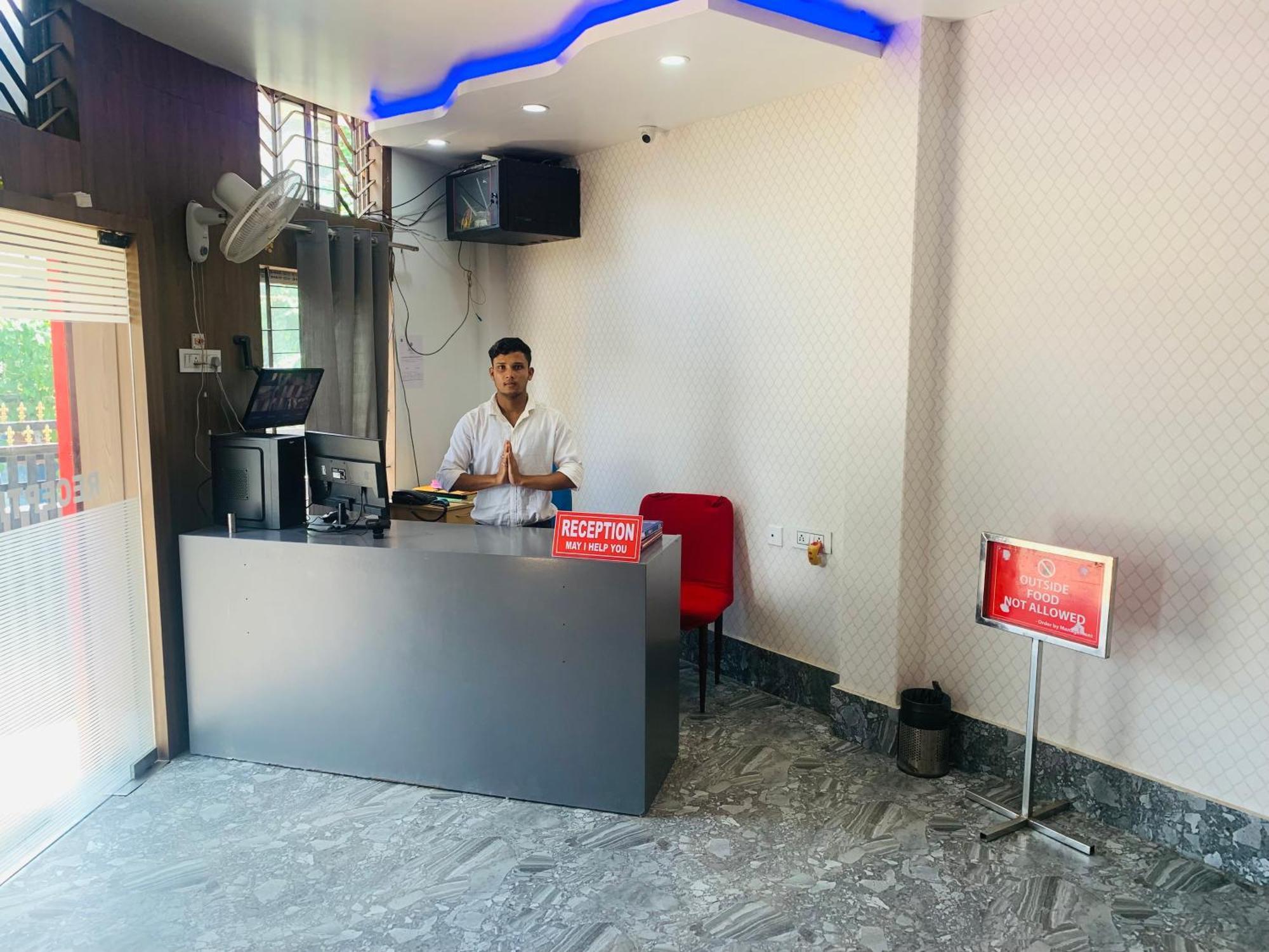 Hotel Aditya Palace Γουβαχάτι Εξωτερικό φωτογραφία